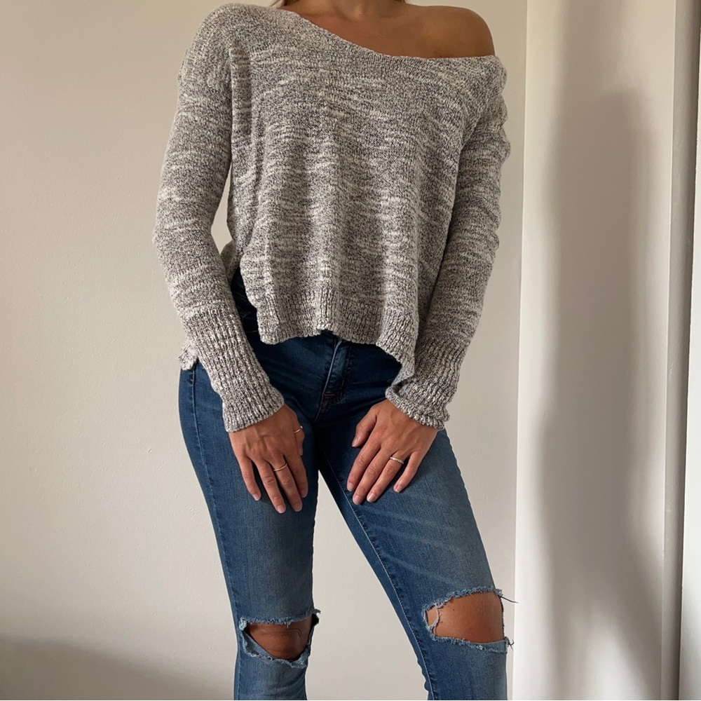 Hollister Cropped Gray and White Sweater